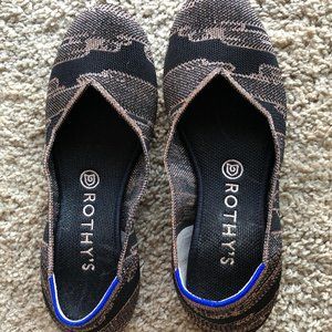 Like-new size 9 Rothy's in great condition!